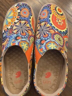 UIN Women's Multicolor Floral Slip-On Flats in Orange & Blue, 8.5